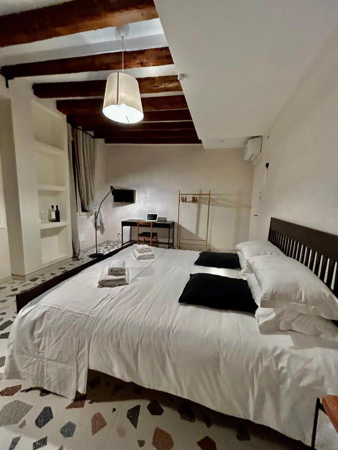 Farini Suites Wi-Fi Venetië Buitenkant foto