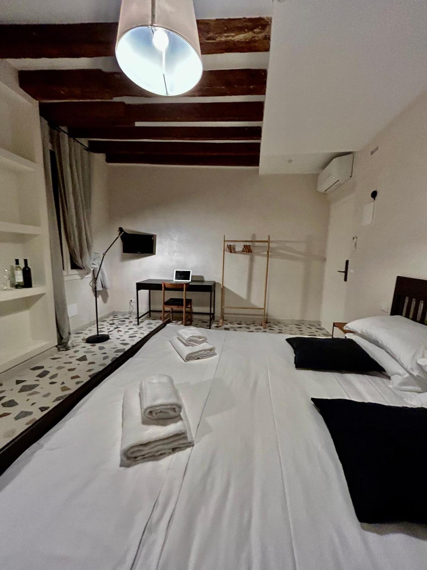 Farini Suites Wi-Fi Venetië Buitenkant foto